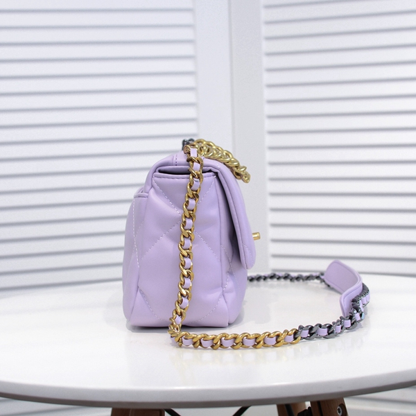 シャネルバッグ背面デザイン